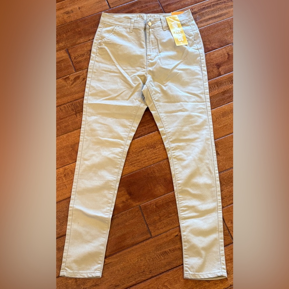 NWT VIP Sculpting Stetch Jeans in Classic Cream Size 11/12 Pants